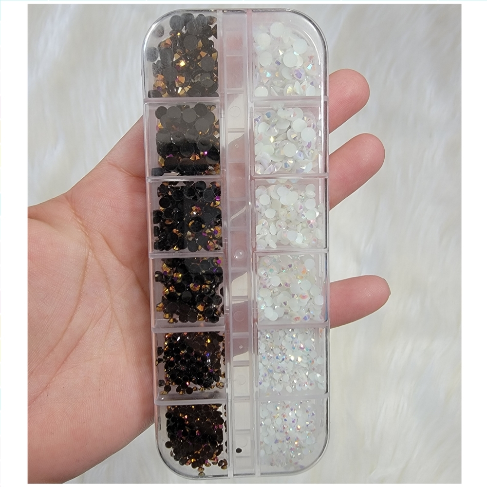 App. 5000pcs different sizes, 2 colors in 1 pack flatback rhinestones